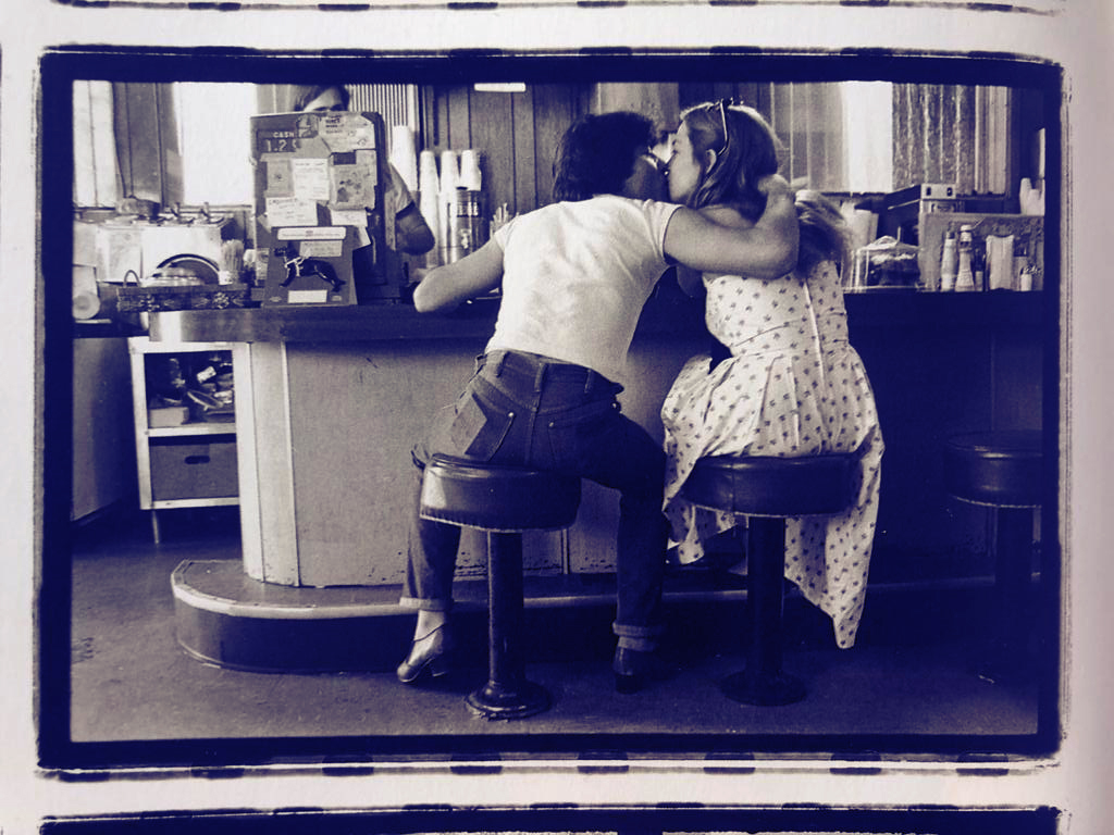 Rickie Lee Jones and Chuck E. Weiss at Duke's Coffee Shop, 1979. Photo: Annie Leibovitz.